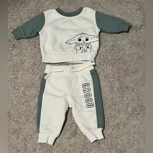 3-6 months Grogu Star Wars GAP Sweatshirt and Jogger Set - Green and Cream